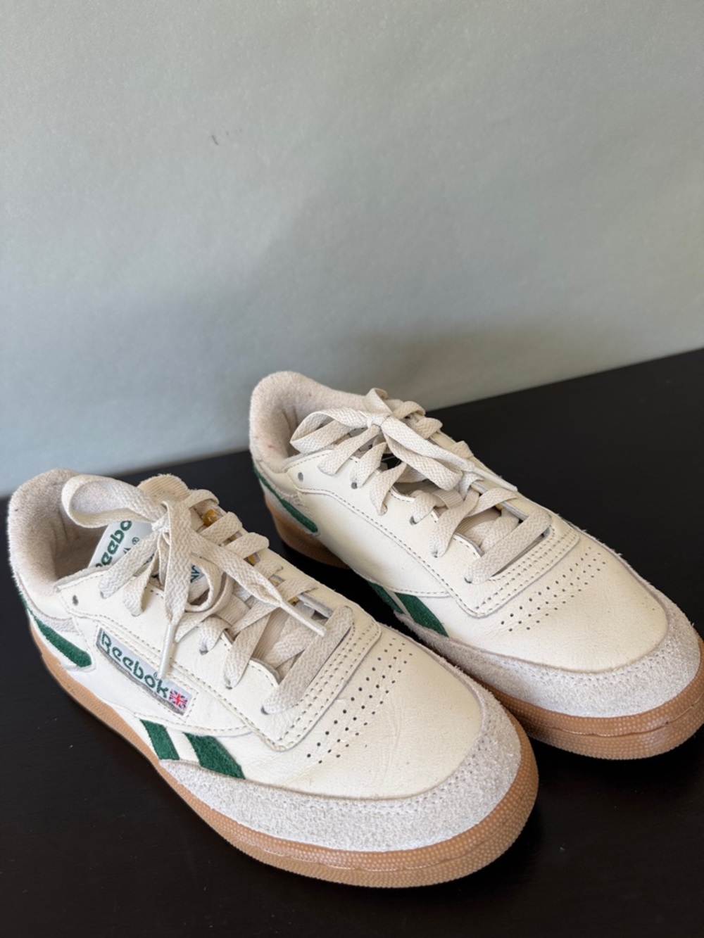 Reebok Classic White Green Gum Sole Sneakers Women’s Size 6 Retro Tennis Shoes